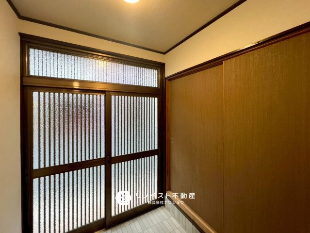 東大阪市衣摺3丁目の玄関|シューズボックスを新たに設置しなくてもいいので玄関を広く使うことができます！