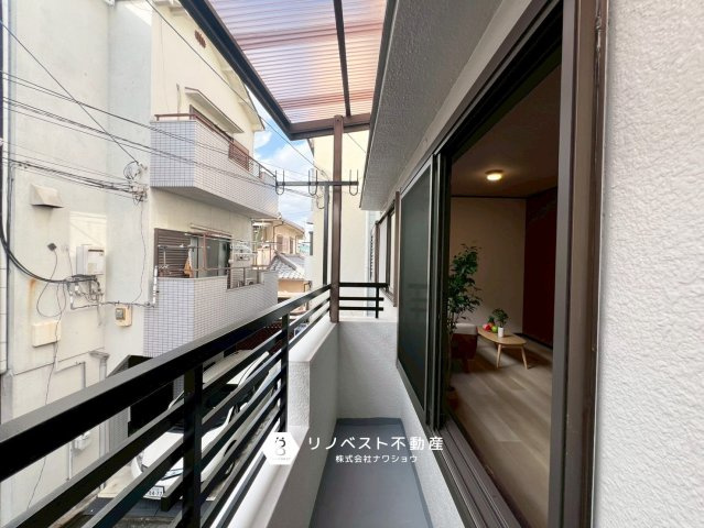 東大阪市衣摺3丁目のバルコニー|屋根付きのバルコニーなので雨の日でも安心ですね◎
