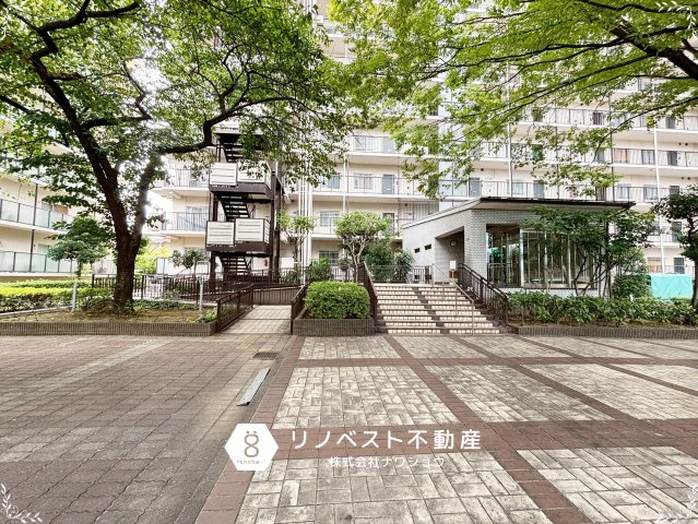 マンハイムグラン石切二期のエントランス|緑の多く自然あふれるエントランス前です！