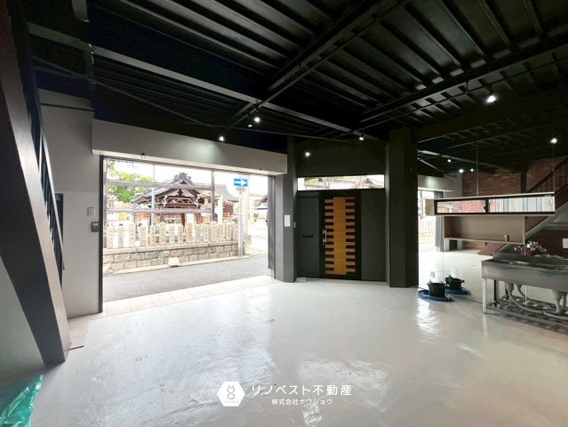 東大阪市御厨1丁目中古戸建の駐車場|非常に広々としており、使用用途はさまざまです！