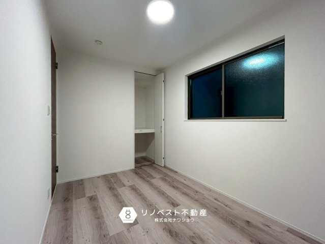 東大阪市足代3丁目新築戸建の洋室|デザイン性のあるフローリングでオシャレな気分で過ごして頂けますね！