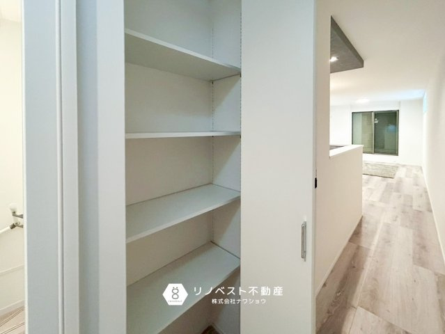 東大阪市足代3丁目新築戸建の収納|廊下にも収納があるので掃除用品や日用品のストックを入れておくと便利です！