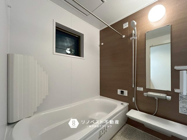 東大阪市足代3丁目新築戸建の浴室|広々としたバスタブなので足を伸ばしてリラックスして頂けます♪