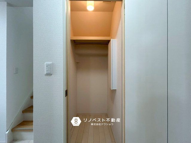 東成区深江南3丁目の収納|1階の収納です♪アウターなど収納するのに便利です◎