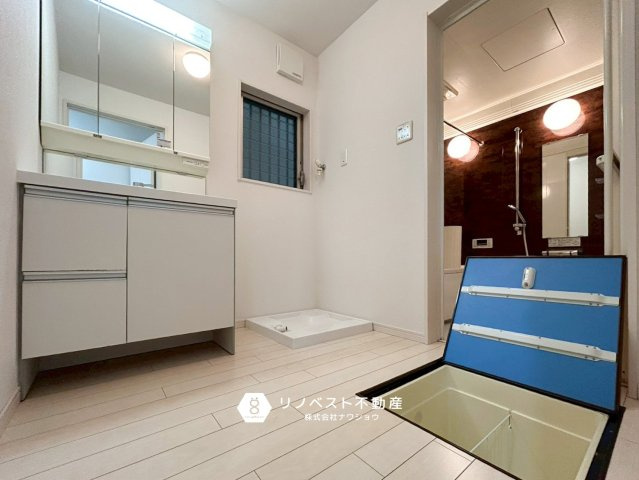 東成区深江南3丁目の収納|洗面所に床下収納付き◎日用品のストックを収納するのに最適ですね♪