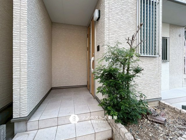 東成区深江南3丁目の玄関|玄関前には花壇あり◎家庭菜園するのもいいですね♪