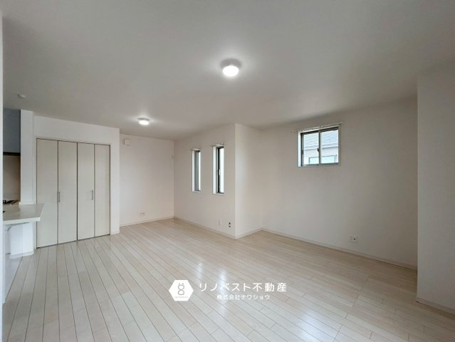 東成区深江南3丁目の居間・リビング|約18.1帖のLDKは家族みんなで寛げる空間でございます◎