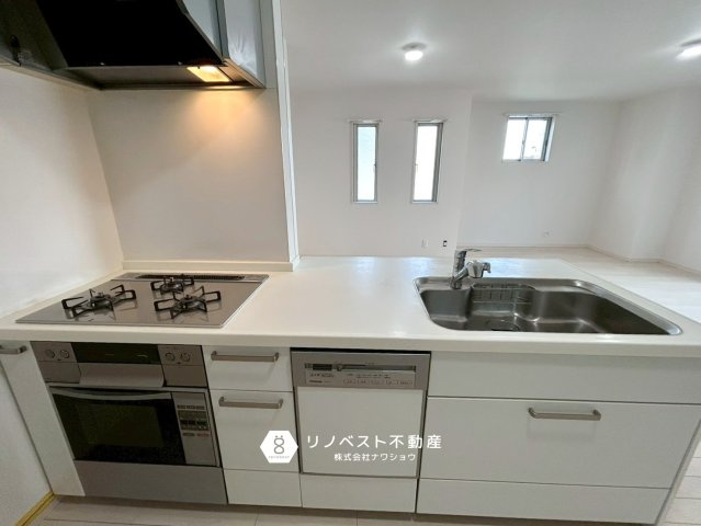 東成区深江南3丁目のキッチン|食洗機付◎オーブン付きでお料理のレパートリーが増えますね♪