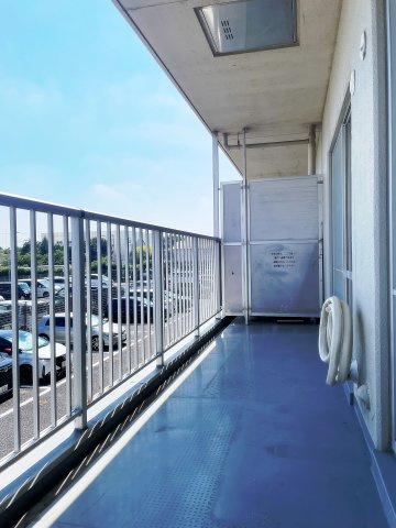 パルコート浦和のバルコニー|明るくて開放感のあるバルコニー。毎日がちょっと心地よくなる、そんな場所です♪