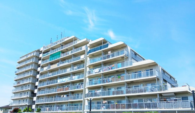 パルコート浦和の外観|緑豊かな秋ヶ瀬公園まで徒歩１０分。１６５戸のビッグコミュニティマンションです♪