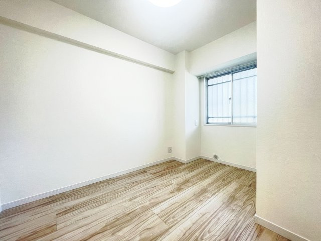 パルコート浦和の洋室|シンプルだからこそ、使い方は自由自在。自分らしい暮らしを始めるのにぴったりです♪