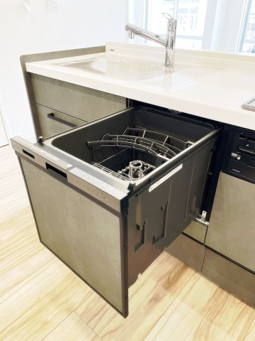 パルコート浦和のキッチン|すっきりデザインのキッチンに、便利な食洗機。後片付けもスマートに(^^)