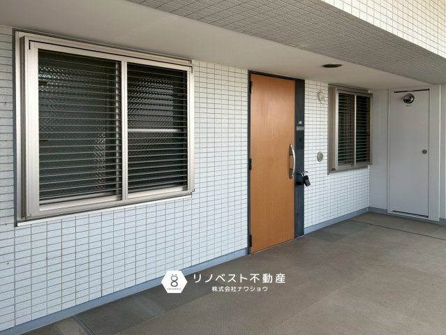 ライオンズマンション鴻池新田のその他|玄関扉の周りは広々としていますね！