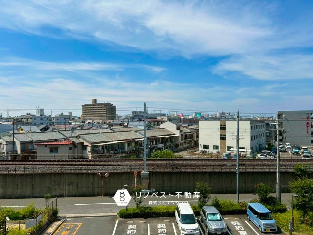 ライオンズマンション鴻池新田の展望|周りに大きな建物がなく視界を遮るものがないので眺望良好です◎日々の気分転換にいかがですか。