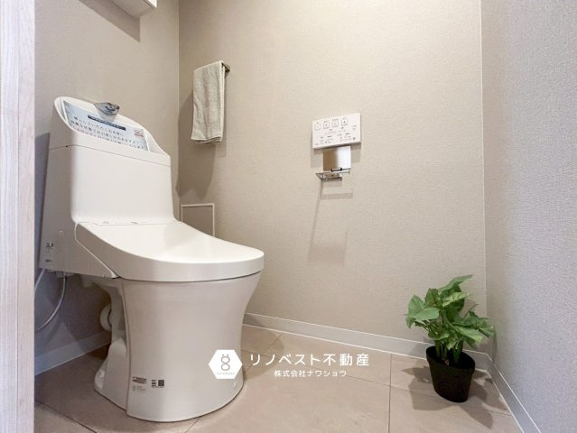 ライオンズマンション鴻池新田のトイレ|ウォシュレット付きのスタイリッシュなトイレです！