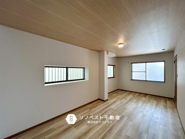 東大阪市高井田西1丁目の洋室|1階約9.75帖の洋室。２面採光で明るく、客間にするのも良いですね♪