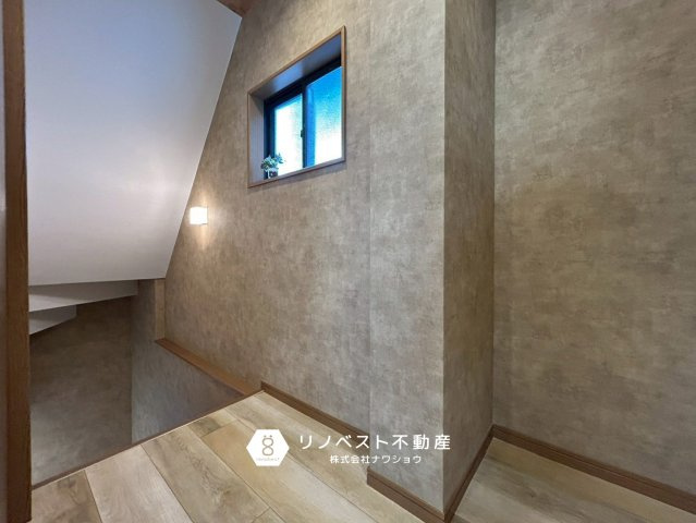 東大阪市高井田西1丁目のその他|廊下の壁紙も可愛いです◎