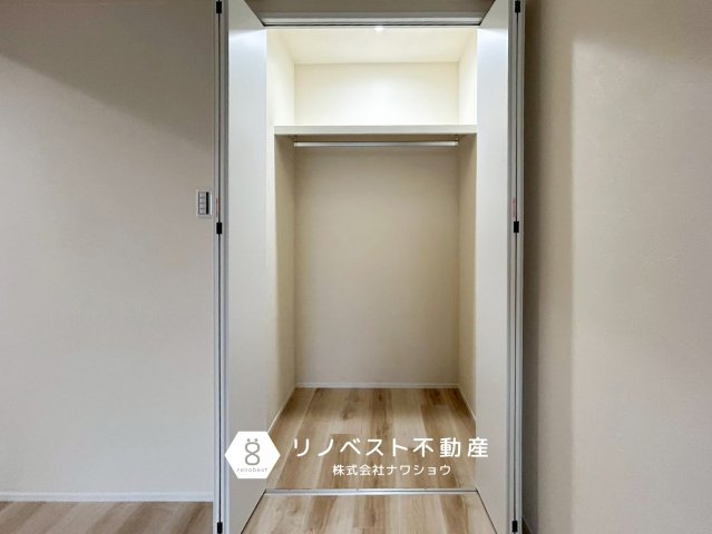 コスモハイツ小阪の収納|ハンガーパイプ付きのクローゼットです！お洋服の整理にも役立ちますね！