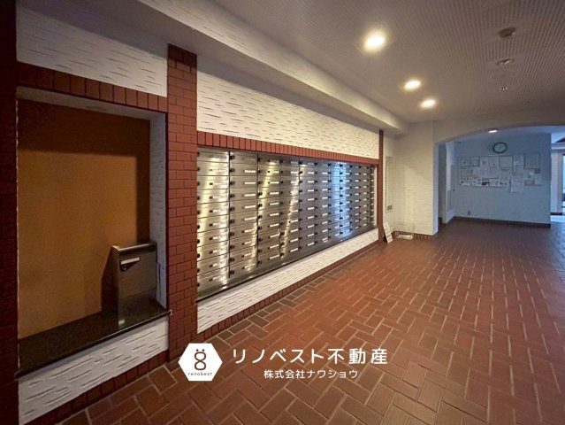 コスモハイツ小阪のその他共用部分|キレイに清掃された共用部です！郵便ポストもあるので不在時でも安心ですね◎