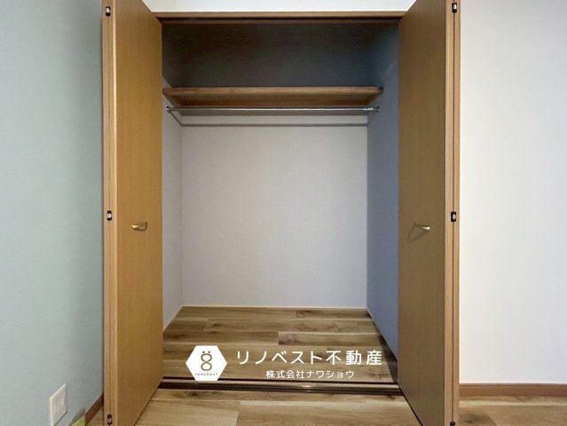 東大阪市南鴻池町2丁目の収納|奥行きのあるクローゼットで中にタンスも収納できそうですね♪
