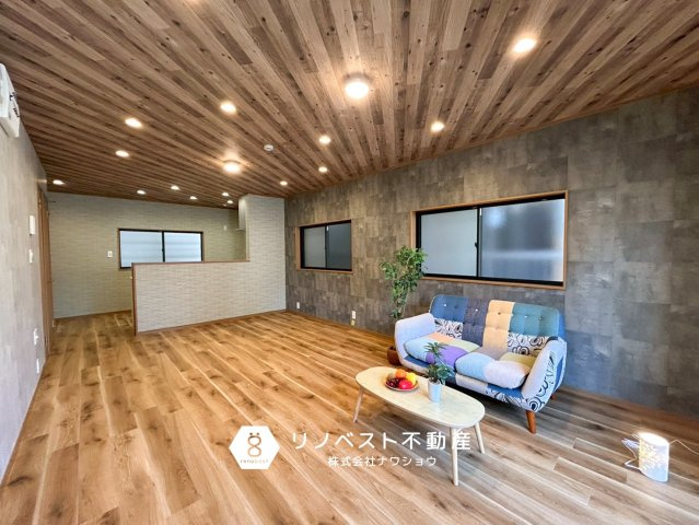 東大阪市南鴻池町2丁目の居間・リビング|対面式キッチンで家族のコミュニケーションが増える間取りです◎
東向き採光で朝の日差しが心地良い♪