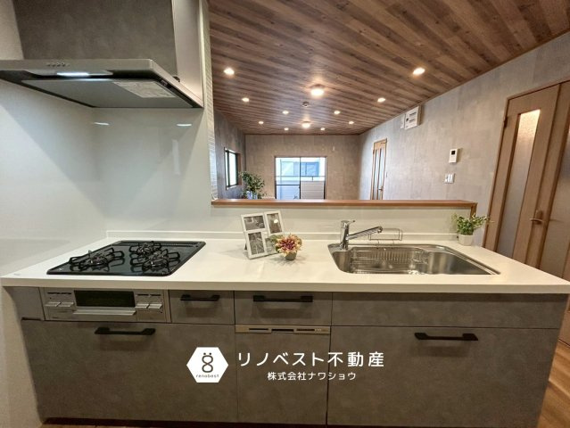 東大阪市南鴻池町2丁目のキッチン|食洗機付◎作業スペースも広くストレスなく作業ができます♪
収納棚を置くスペースも十分確保されております◎