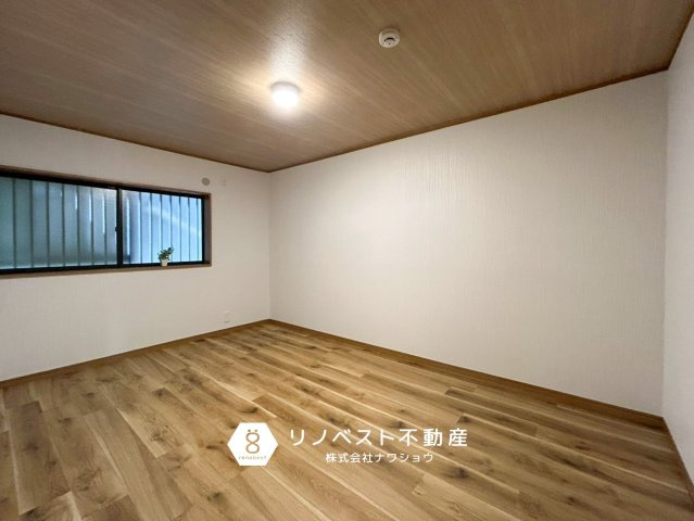 東大阪市南鴻池町2丁目の洋室|洗面と隣接している約6.7帖の洋室は寝室に最適です♪