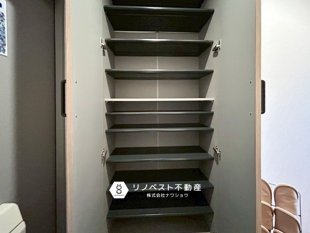 東大阪サンハイツの収納|玄関には大容量のシューズボックスがあるのでスッキリとした玄関周りにできますね！
