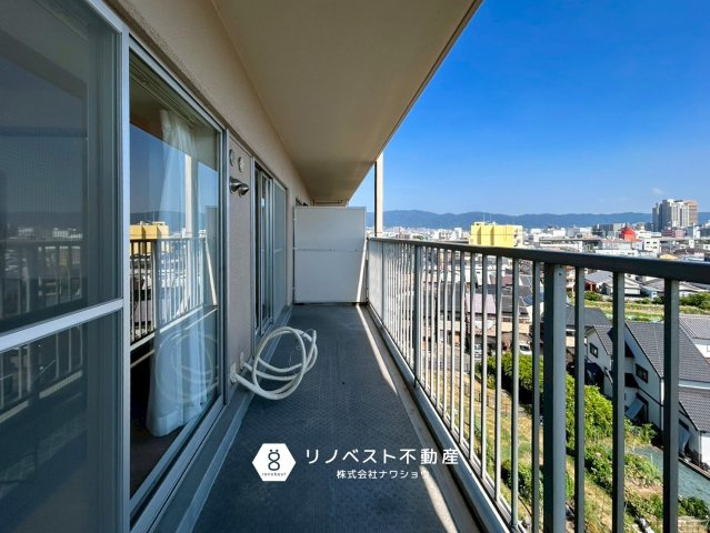 東大阪サンハイツのバルコニー|広々としたバルコニーなので洗濯物を干す場所には困りません◎