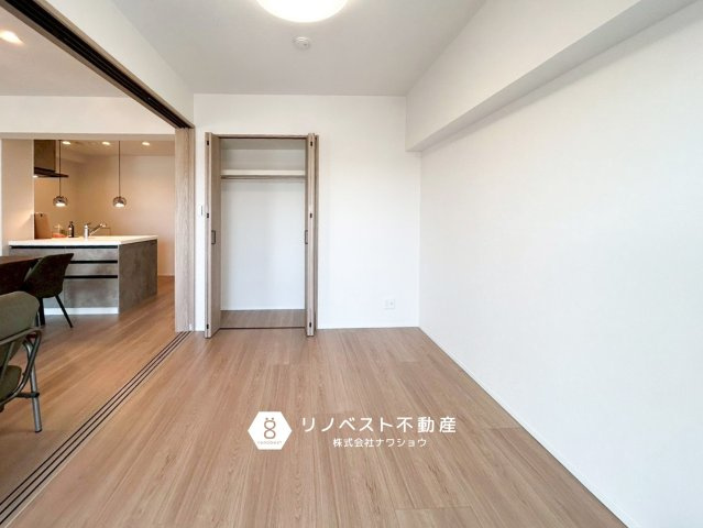 東大阪サンハイツの洋室|扉を閉めると個室としてもお使い頂けます！