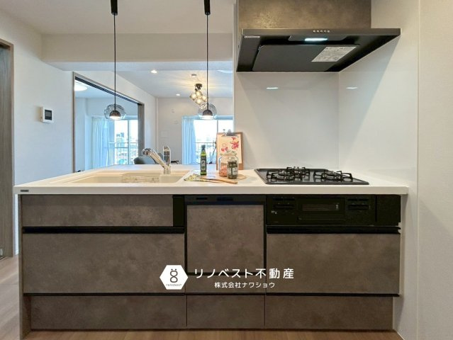 東大阪サンハイツのキッチン|食洗機付きのシステムキッチンで家事効率もUPしますね♪