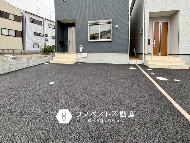 東大阪市中石切第3の駐車場|2台分の駐車スペースがあり充分な広さがあるので駐車するのにも困りません◎