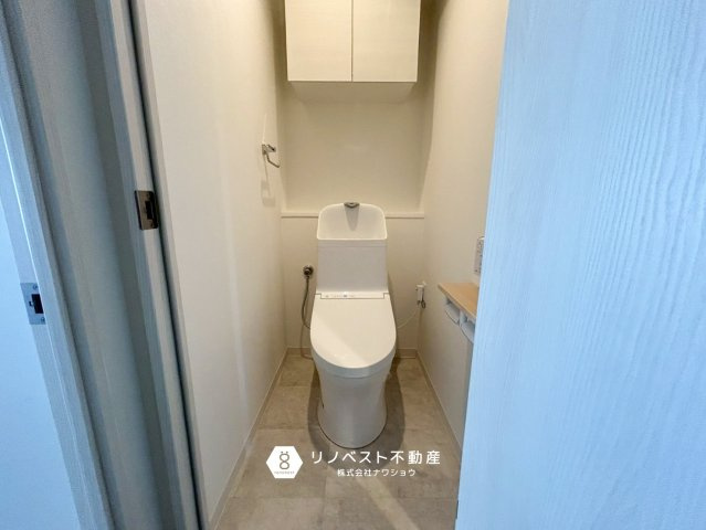 ハイマート若江2号館のトイレ|収納の付いたトイレは清潔感が溢れており誰もが快適に使用できます！