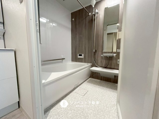 ハイマート若江2号館の浴室|スタイリッシュなデザインのバスルームは追い炊き機能付き◎