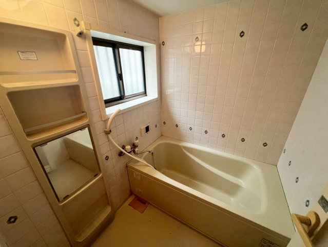 生野区桃谷５丁目の浴室|浴室にも換気窓ございます◎