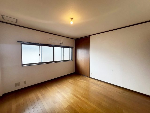 生野区桃谷５丁目の洋室|クローゼット付きの約7.0帖洋室◎ダブルベッドを置いてもゆとりができそうですね！