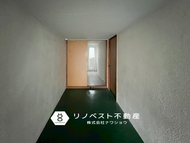 東大阪市加納3丁目中古戸建の洋室|1階の納戸です。倉庫などにおすすめの空間です◎