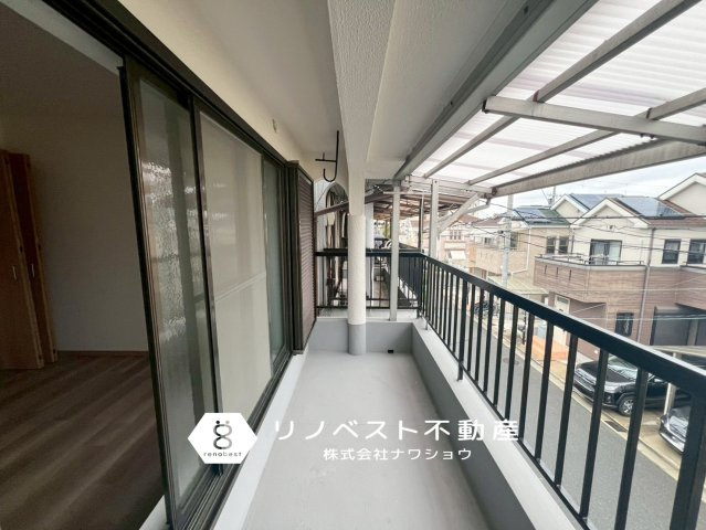 東大阪市加納3丁目中古戸建のバルコニー|屋根付きの2面バルコニーでお洗濯物がたまることもない！
急な雨の日も安心◎