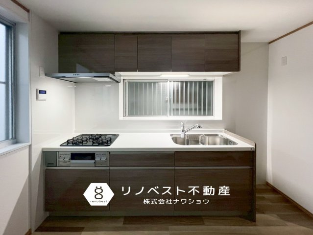 東大阪市加納3丁目中古戸建のキッチン|作業スペースも十分に確保されており、使い勝手の良いシステムキッチンです◎