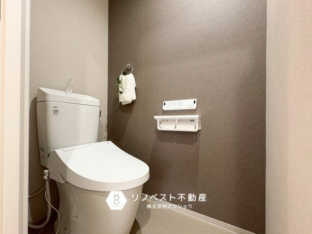 エスリード鴻池のトイレ|タオルバーがついているのですぐに手を拭けるのはいいですね！もちろん、トイレも新調されています！