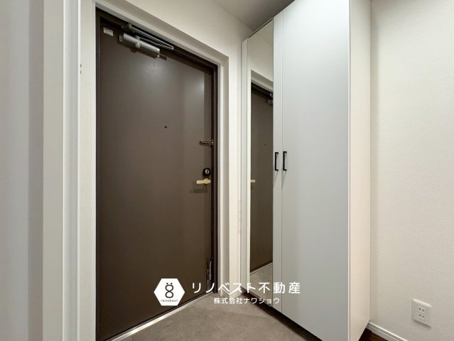 エスリード鴻池の玄関|大容量のシューズボックスがあるのでスッキリとした玄関周りになりますね！