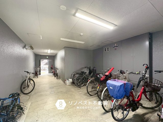 エスリード鴻池の駐車場|屋根付きの駐輪場なので雨の日でも濡れる心配がありません◎