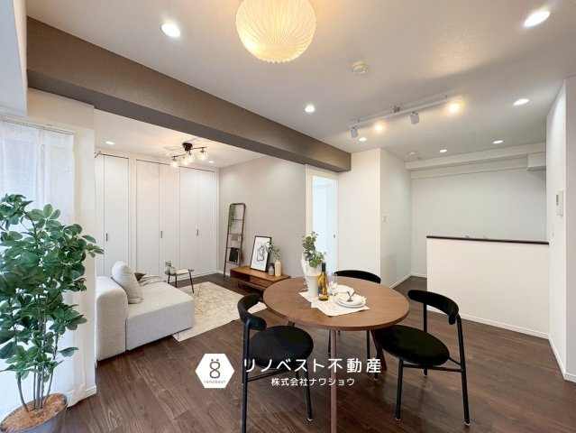 エスリード鴻池の洋室|広々としたリビングで扉を開けておくと洋室とも一続きの空間にすることもできます！