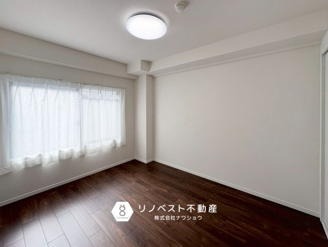 エスリード鴻池の洋室|シンプルな内装でどんなインテリアとも合いそうですね！