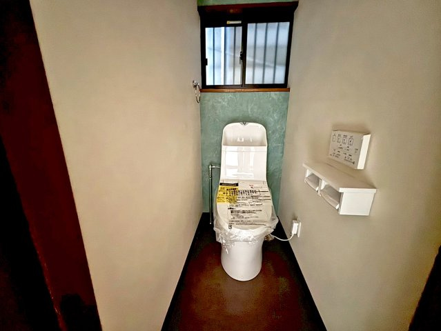 東大阪市荒川3丁目中古戸建のトイレ|1階と2階にトイレがあるので混み合う心配がありません◎
