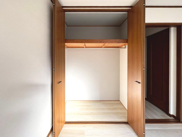 東大阪市荒川3丁目中古戸建の収納|ハンガーパイプ付きなのでお洋服の整理にも役立ちます！