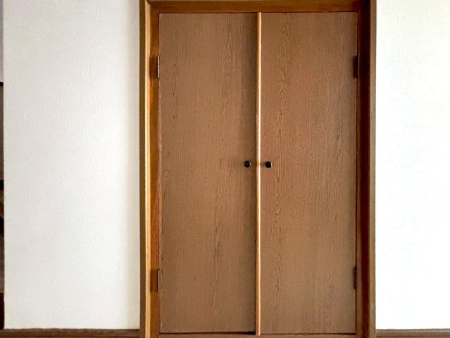 東大阪市荒川3丁目中古戸建の収納|廊下にも収納があるので掃除用具や日用品の整理にも役立ちますね！