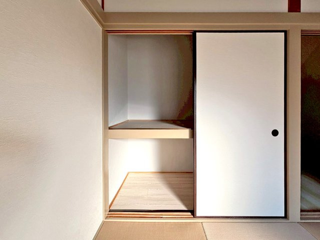 東大阪市荒川3丁目中古戸建の収納|布団なども充分収納できます♪キレイな押入れですね！