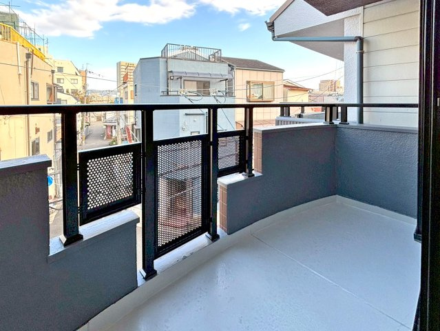 東大阪市荒川3丁目中古戸建のその他|2面バルコニーがあるので洗濯物を干す場所には困りません◎