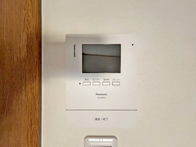 東大阪市荒川3丁目中古戸建の防犯設備|TVモニター付きインターホンなので事前に訪問者を確認できるのは安心ですね◎